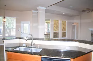 7233 Via Dono Dr, Austin, TX 78749 - Photo 16