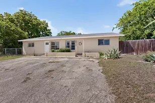 128 Coers Cir, San Marcos, TX 78666 - Photo 2