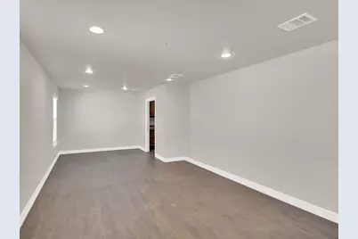 404 Carlos G Parker Boulevard NW, Taylor, TX 76574 - Photo 14
