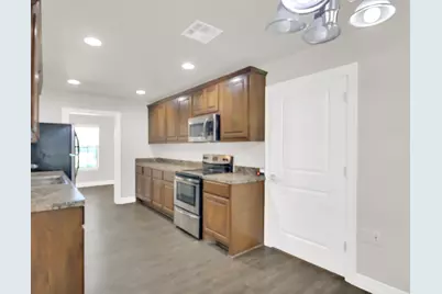 404 Carlos G Parker Boulevard NW, Taylor, TX 76574 - Photo 34
