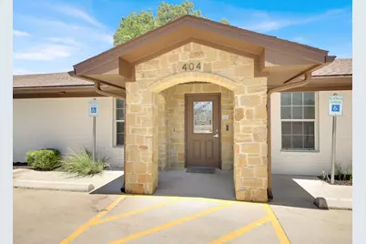 404 Carlos G Parker Boulevard NW, Taylor, TX 76574 - Photo 6