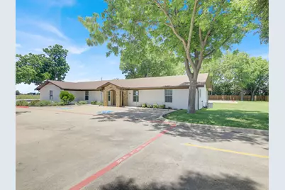 404 Carlos G Parker Boulevard NW, Taylor, TX 76574 - Photo 2