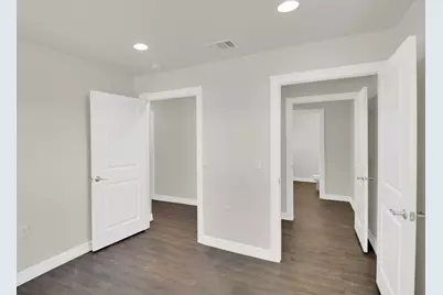 404 Carlos G Parker Boulevard NW, Taylor, TX 76574 - Photo 24