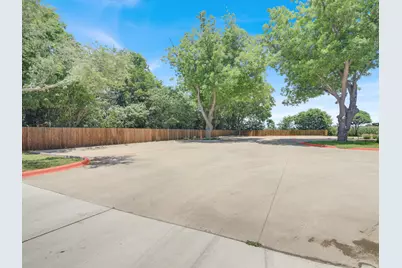 404 Carlos G Parker Boulevard NW, Taylor, TX 76574 - Photo 12