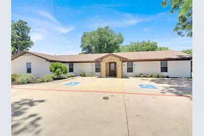 404 Carlos G Parker Boulevard NW, Taylor, TX 76574 - Photo 8