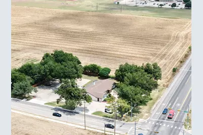 404 Carlos G Parker Boulevard NW, Taylor, TX 76574 - Photo 2