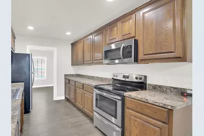 404 Carlos G Parker Boulevard NW, Taylor, TX 76574 - Photo 36