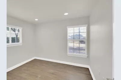 404 Carlos G Parker Boulevard NW, Taylor, TX 76574 - Photo 22