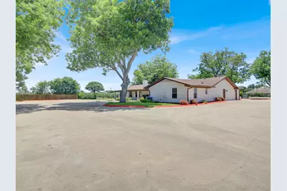 404 Carlos G Parker Boulevard NW, Taylor, TX 76574 - Photo 8
