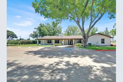 404 Carlos G Parker Boulevard NW, Taylor, TX 76574 - Photo 10