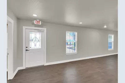 404 Carlos G Parker Boulevard NW, Taylor, TX 76574 - Photo 14