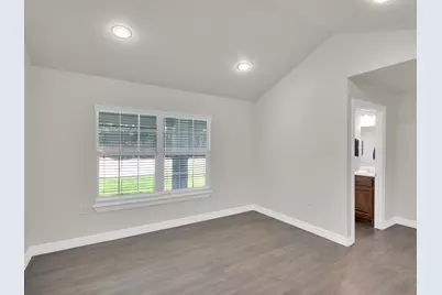 404 Carlos G Parker Boulevard NW, Taylor, TX 76574 - Photo 24