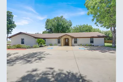 404 Carlos G Parker Boulevard NW, Taylor, TX 76574 - Photo 1