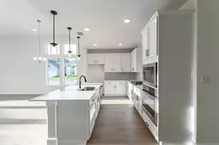 200 Hollister Dr, Liberty Hill, TX 78642 - Photo 4