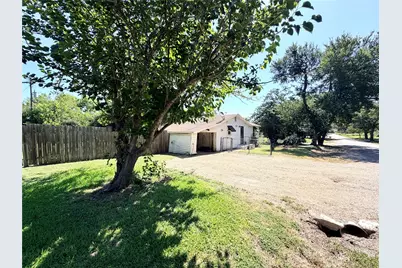 2200 W Gillis Avenue, Cameron, TX 76520 - Photo 2