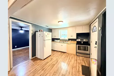 2200 W Gillis Avenue, Cameron, TX 76520 - Photo 4