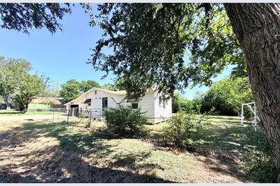 2200 W Gillis Avenue, Cameron, TX 76520 - Photo 12