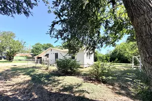 2200 W Gillis Ave, Cameron, TX 76520 - Photo 12