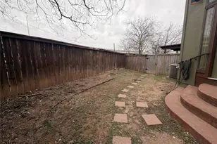 1038 E 43rd St, Austin, TX 78751 - Photo 2