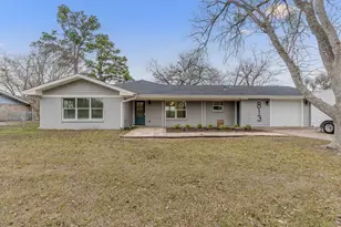 813 Central Ave, Elgin, TX 78621 - Photo 2
