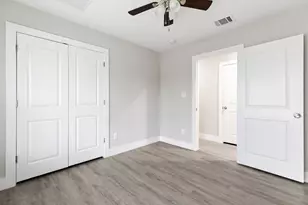 813 Central Ave, Elgin, TX 78621 - Photo 12