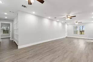 813 Central Ave, Elgin, TX 78621 - Photo 8