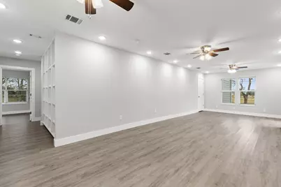 813 Central Avenue, Elgin, TX 78621 - Photo 10