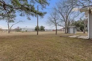 813 Central Ave, Elgin, TX 78621 - Photo 22