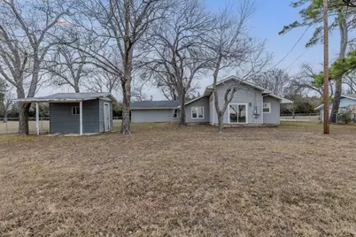 813 Central Avenue, Elgin, TX 78621 - Photo 4