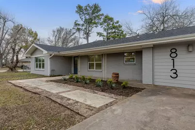 813 Central Avenue, Elgin, TX 78621 - Photo 2