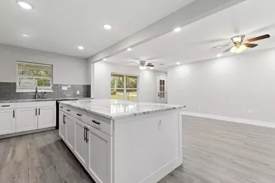 813 Central Avenue, Elgin, TX 78621 - Photo 8