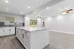 813 Central Ave, Elgin, TX 78621 - Photo 8