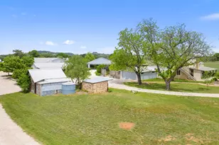 208 Danos Dr, Fredericksburg, TX 78624 - Photo 2