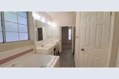 1802 White Oak Cove, Round Rock, TX 78681 - Photo 10