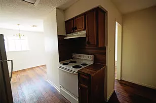 115 S Frio St, Lockhart, TX 78644 - Photo 8