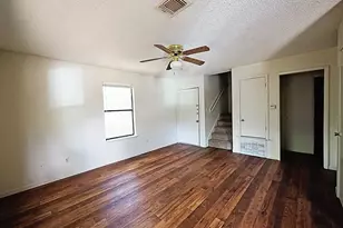 115 S Frio St, Lockhart, TX 78644 - Photo 4