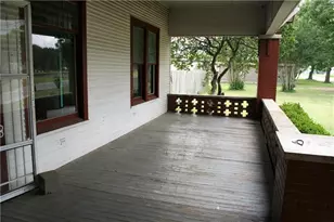 422 W North Main St, Flatonia, TX 78941 - Photo 2