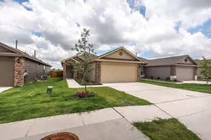 224 Lake Gln, San Marcos, TX 78666 - Photo 4