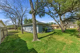 8201 Shadowood Dr, Austin, TX 78757 - Photo 32