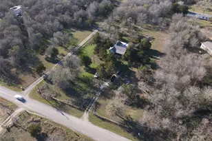 221 Lower Elgin Rd, Elgin, TX 78621 - Photo 2