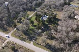 221 Lower Elgin Rd, Elgin, TX 78621 - Photo 2