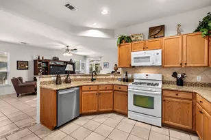121 Dickens Cir, Georgetown, TX 78633 - Photo 18