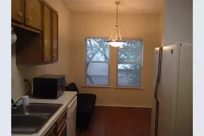 2414 Longview St. #305, Austin, TX 78705 - Photo 8