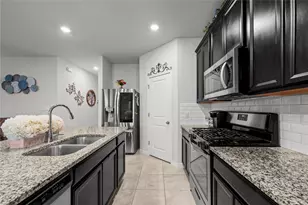 407 Waterway Ave, Hutto, TX 78634 - Photo 10