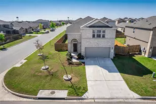 156 Greatest Gift Wy, Jarrell, TX 76537 - Photo 2