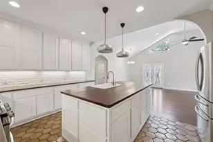 418 W Holland St, San Marcos, TX 78666 - Photo 14