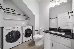 1182 Ridgeway Dr, Austin, TX 78702 - Photo 10