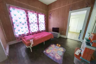107 S Crockett Avenue, Cameron, TX 76520 - Photo 4