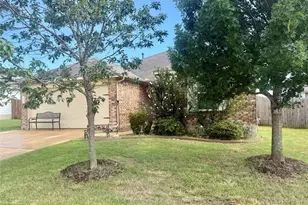 107 Jim Dandy Dr, Elgin, TX 78621 - Photo 2