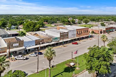 521 E Davis Street, Luling, TX 78648 - Photo 20